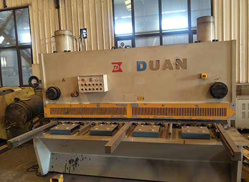 Plate shearing machine -QC11Y (2 sets)